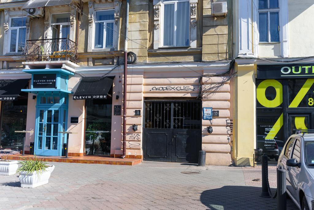 Krovat Na Deribasovskoy Odesa Exterior foto